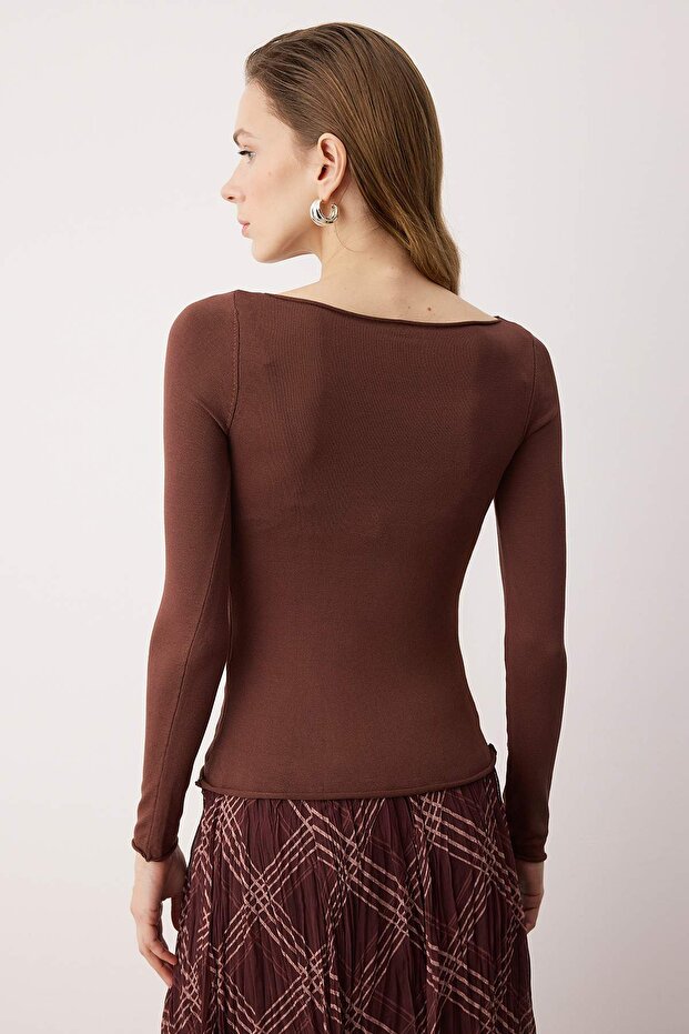 Wardrobe Essentials Kahverengi Yumuşak Dokulu Kayık Yaka İnce Triko Kazak TWOAW26KZ00293 - 9
