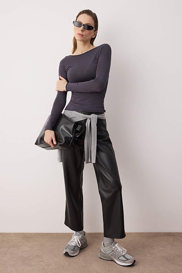 Wardrobe Essentials Antrasit Yumuşak Dokulu Kayık Yaka Triko Kazak TWOAW26KZ00293 - 5