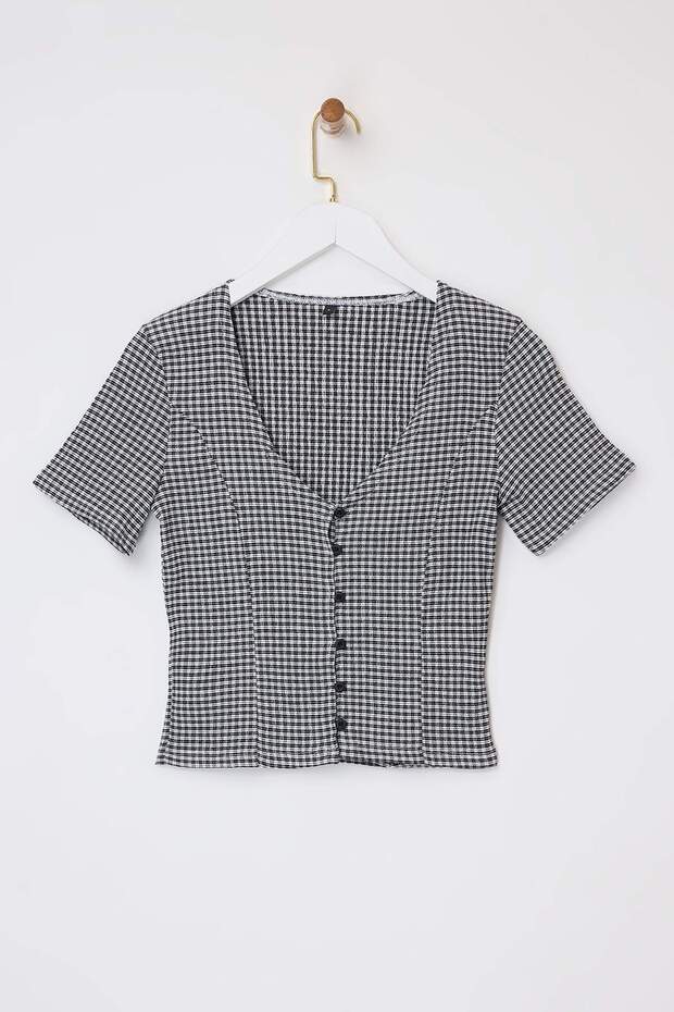 Teen Siyah Ekose Fitted/Vücuda Oturan Düğmeli Kısa Kollu Büzgülü Dokulu Örme Bluz TWOSS26BZ00031 - 5