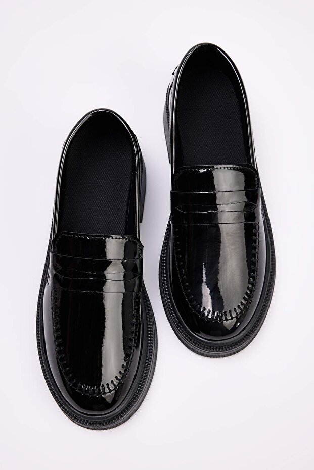 Siyah Rugan Dikiş Detaylı Kadın Loafer Ayakkabı TAKAW26LA00006 - 4