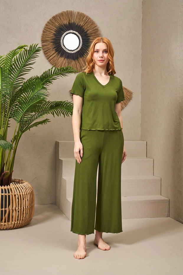 25109 Women's V-Neck Short Sleeve Loose Leg Pajamas Set