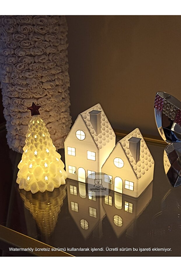 smilechild Yılbaşı Dekorasyon Led Mumlu 2 li Ev ve 12 cm Çam Ağacı Seti LED MUM DAHİLDİR PLASTİKTİR