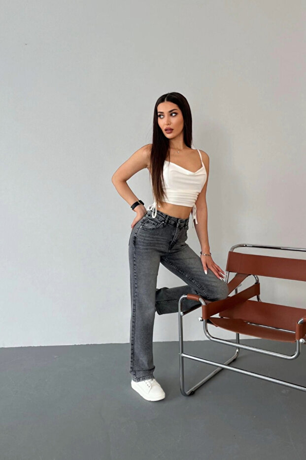 Jeansy damskie z wysokim stanem i efektem lycry, o prostym kroju - 6