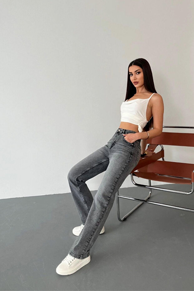 Jeansy damskie z wysokim stanem i efektem lycry, o prostym kroju - 4