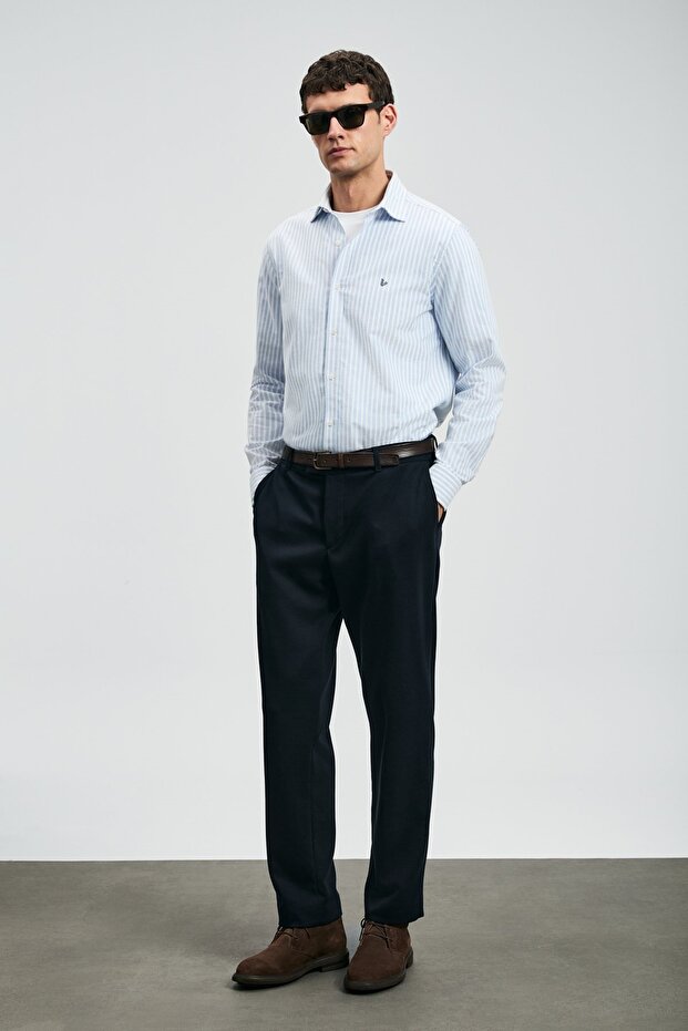 112010671 قميص رجالي أساسي من كوزي بقصة عادية باللون الأزرق - 4