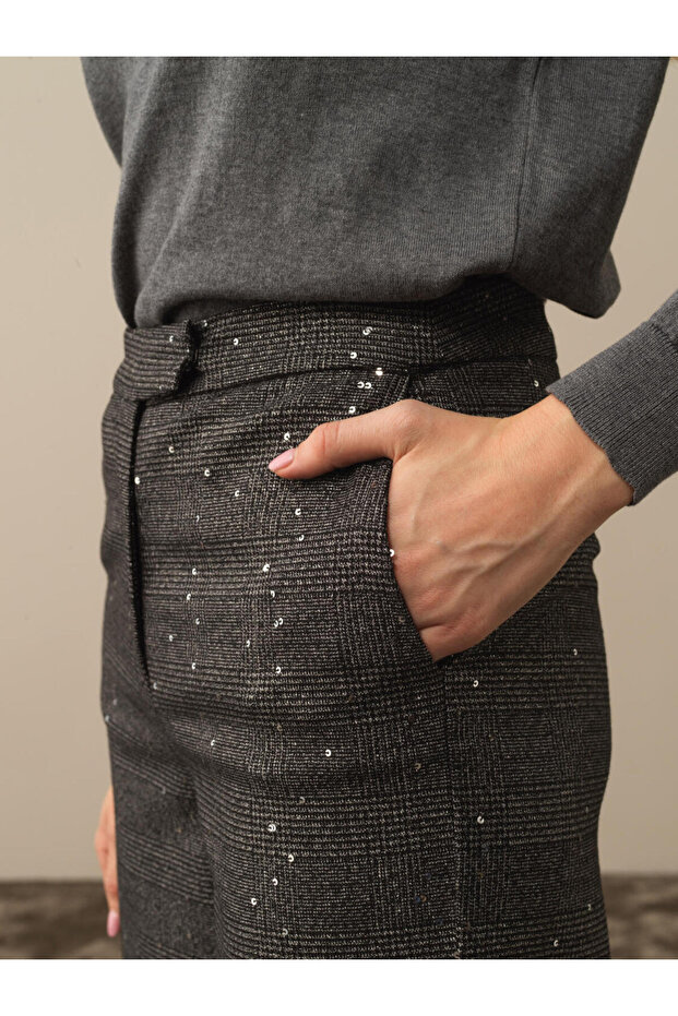 Kadın Siyah Regular Fit Pullu Pantolon - 2