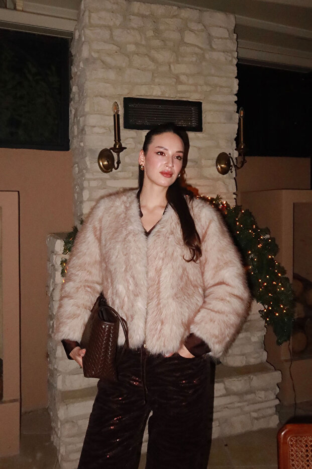 V Neck Crop Exclusive Fur Look Jacket Beige 1006