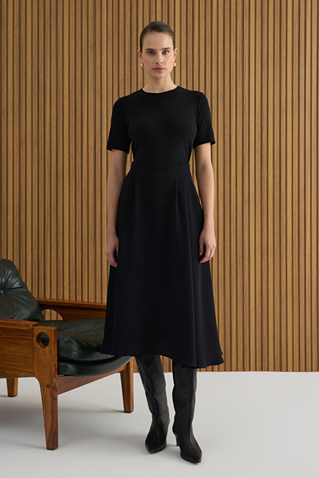 Siyah Pileli Dokuma Etek - 1