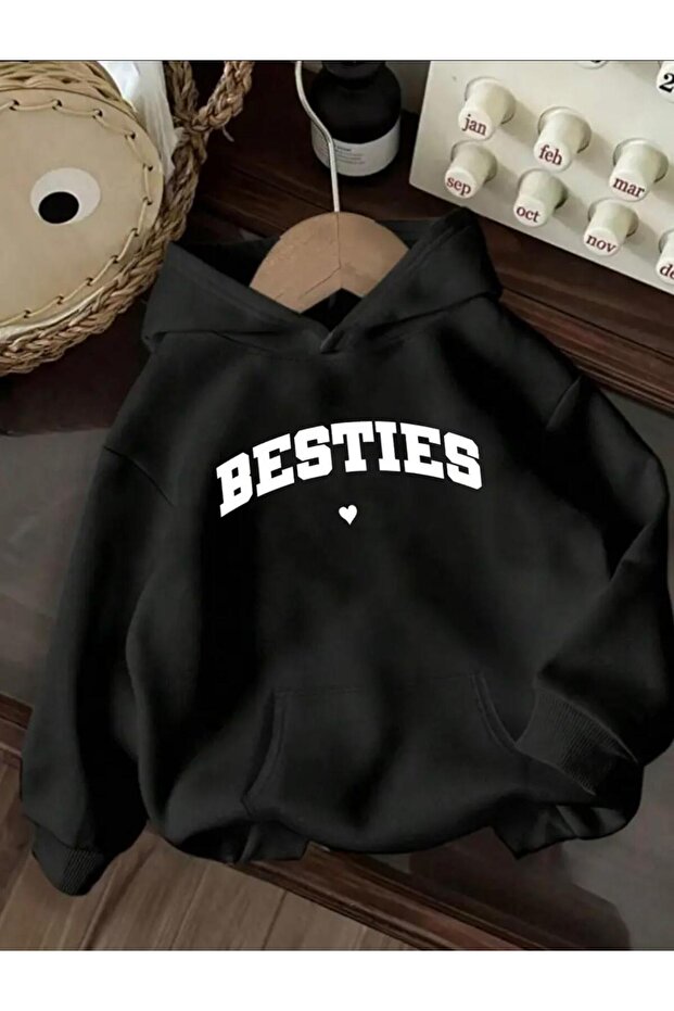 سترة Besties مطبوع بغطاء رأس مبطن بالصوف 2 ذات اللون الأسود السادة