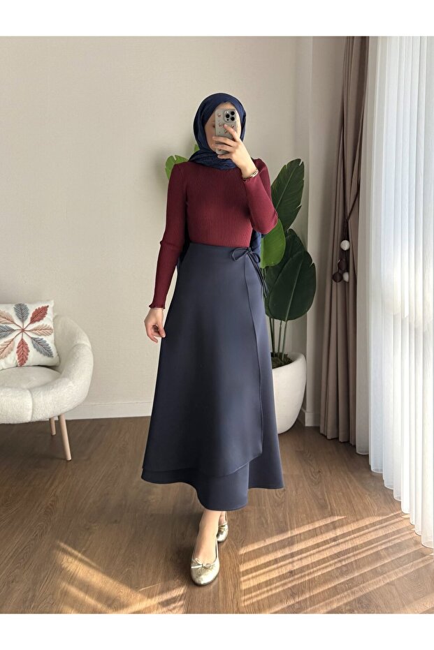 تنورة مربوطة بالخصر