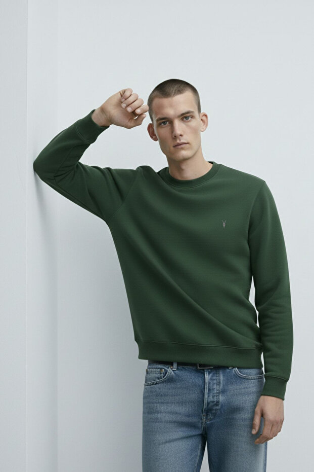 سويت شيرت رجالي ذو ياقة دائرية أساسي باللون الكاكي - 2