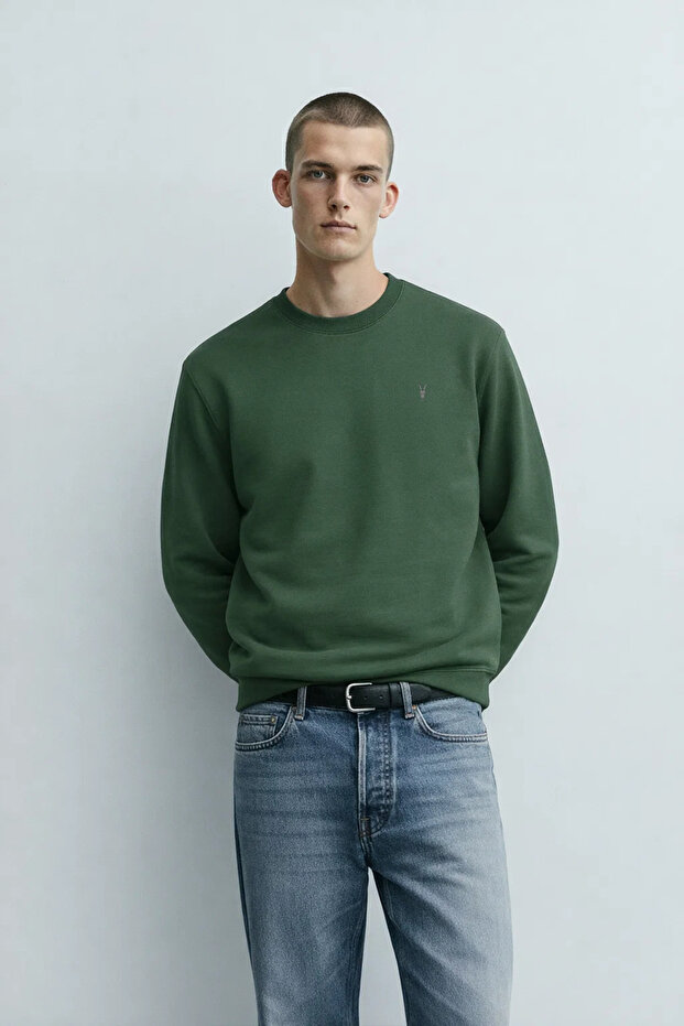 سويت شيرت رجالي ذو ياقة دائرية أساسي باللون الكاكي - 1