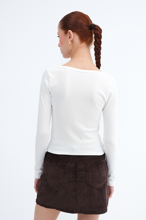 بلوزة بأزرار على الياقة B0330 - 6