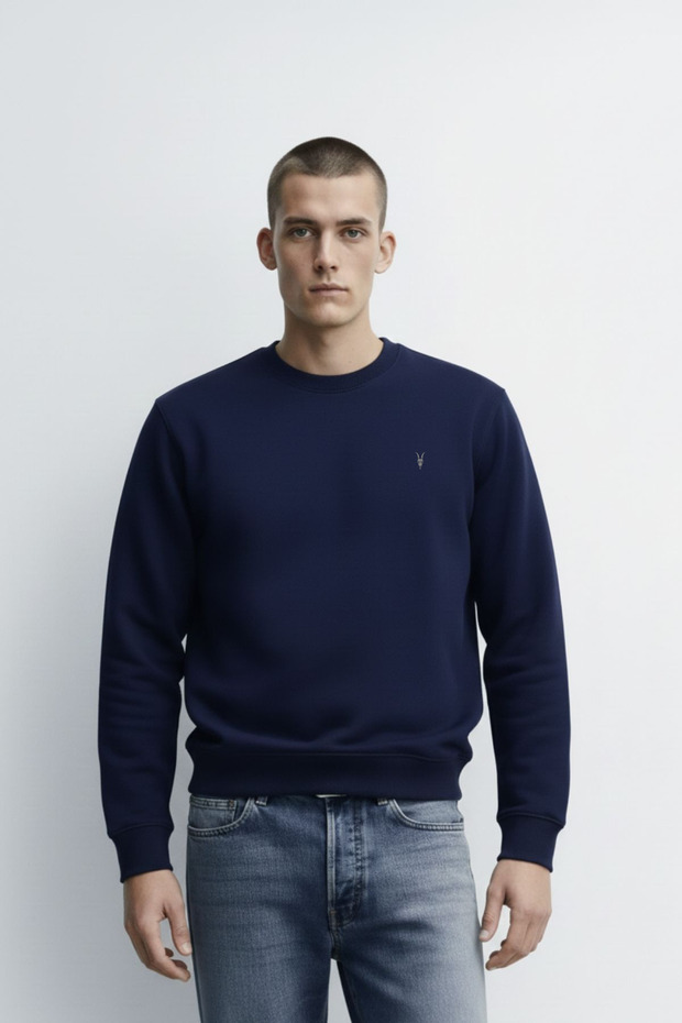 سويت شيرت رجالي ذو ياقة دائرية أساسي باللون الأزرق الداكن - 2