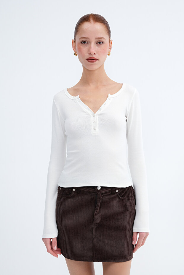 بلوزة بأزرار على الياقة B0330 - 2