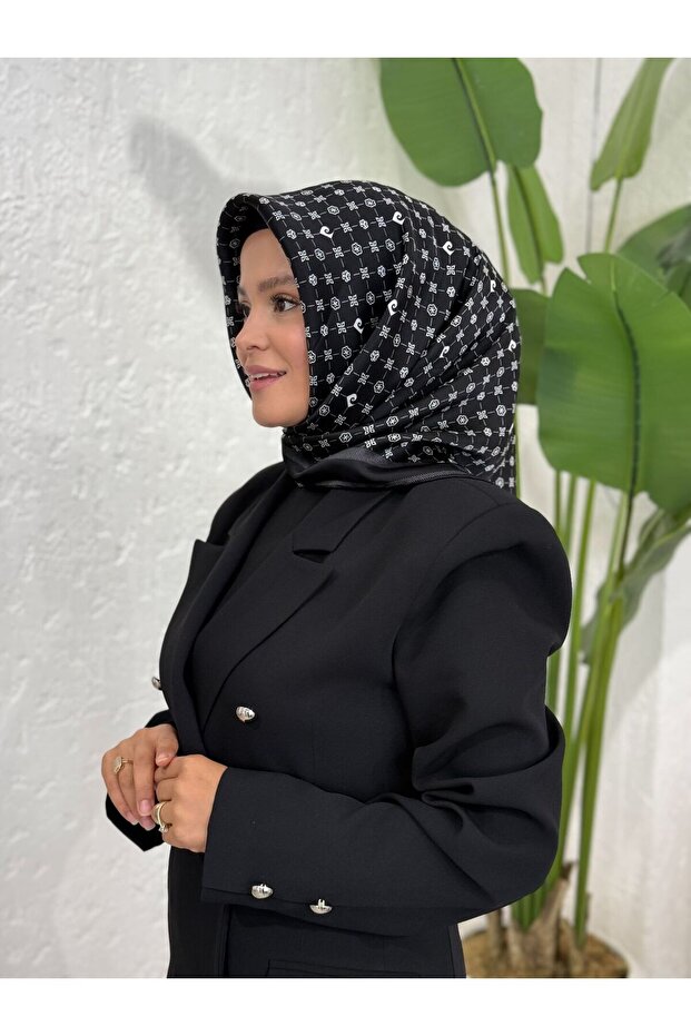 سورا وشاح حريري