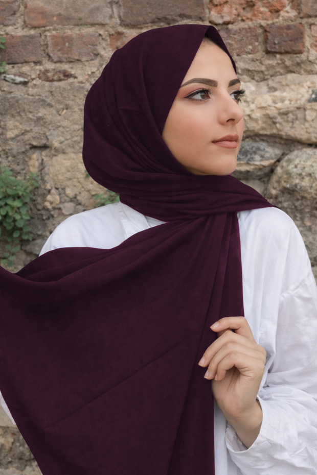 شال نسائي من القطن الممشط يأخذ شكلًا مريحًا وقماشًا يسمح بمرور الهواء