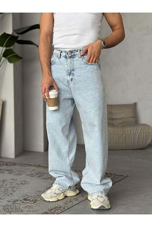 P1398 Skater Cut Snow Wash Jeans