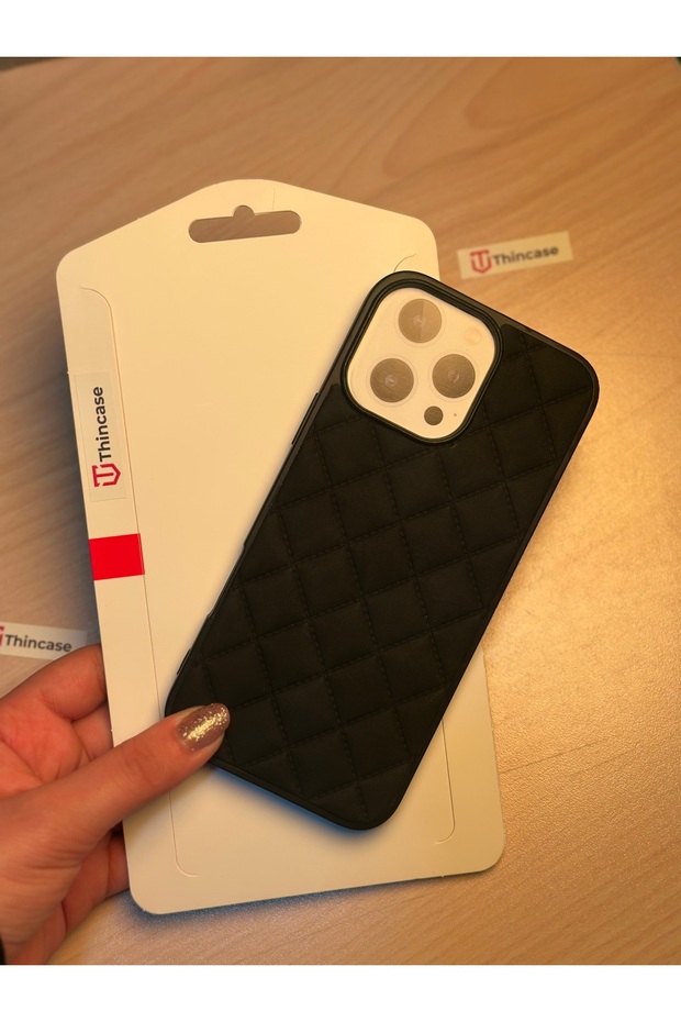 حافظة آيفون 16 برو ماكس مبطنة غير لامعة - 1