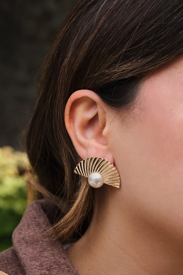Vip Plate Pearl Earrings Metal Earrings with Steel Tips 2.5cm