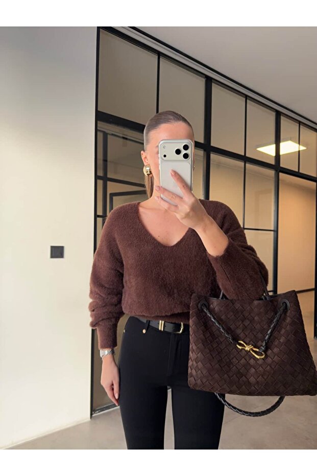 Soft Textured V-Neck Knitwear Sweater Brown