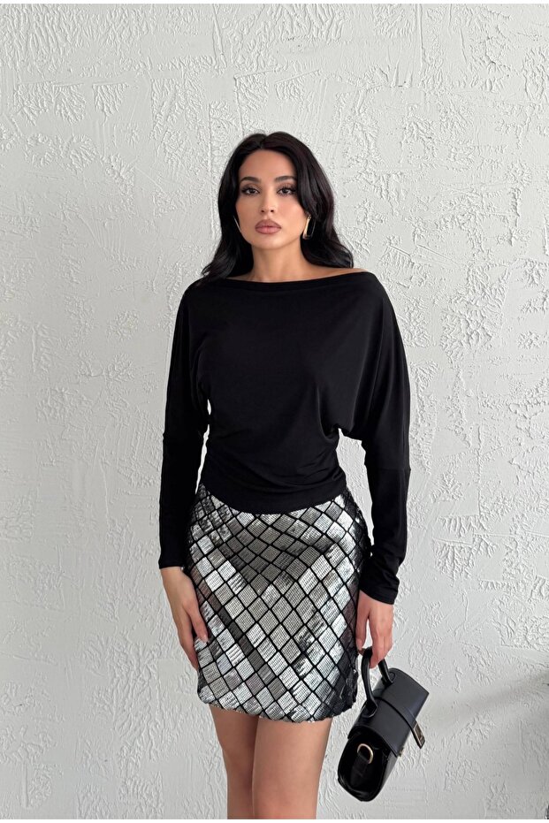 تنورة قصيرة مزينة بالترتر الفضي - 2