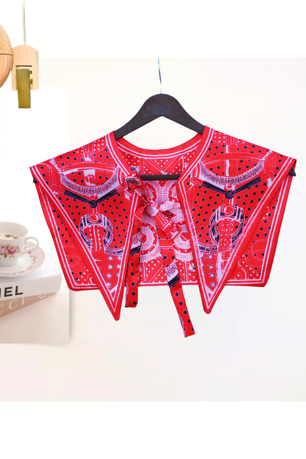 Luxury Equestrian Themed Shoulder Shawl with Red Chain and Belt Pattern | Equestrian Style Scarf Collar