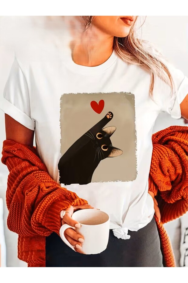 Cute Anime Black Cat & Heart B Printed T-Shirt for Women