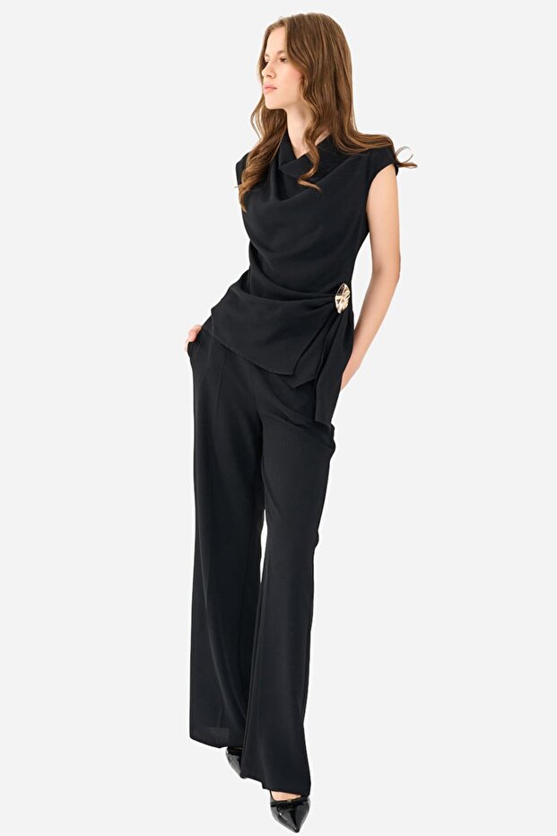 Sleeveless, Gold Accessory Blouse-Pants Set