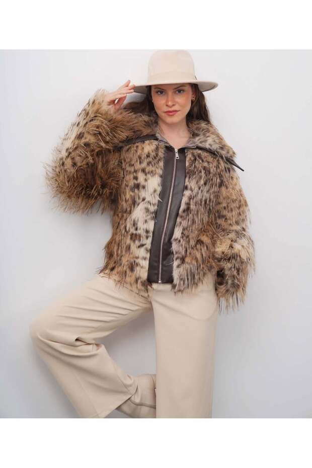 Women's Leopard Print Faux Fur Coat – Stylish and Warm Winter Fur Coat with Leather Detailing and Zipper Closure