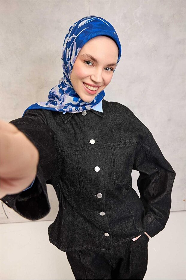 وشاح من القطن والبوليستر ساكس أزرق بنمط ديزي كبير وملمس ناعم ومضاد للانزلاق 90x90
