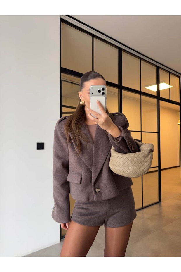 طقم سترة وشورت من الفرو الصناعي APOLETLİ KAŞE