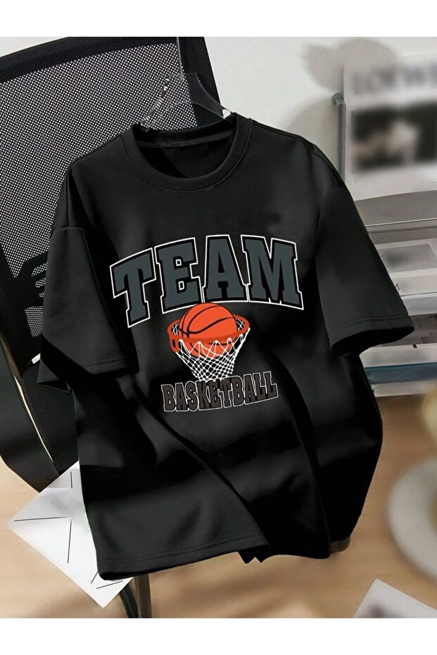 تي شيرت مطبوع للجنسين قصة فضفاضة بنمط كرة السلة وكرة السلة من Team Basketball