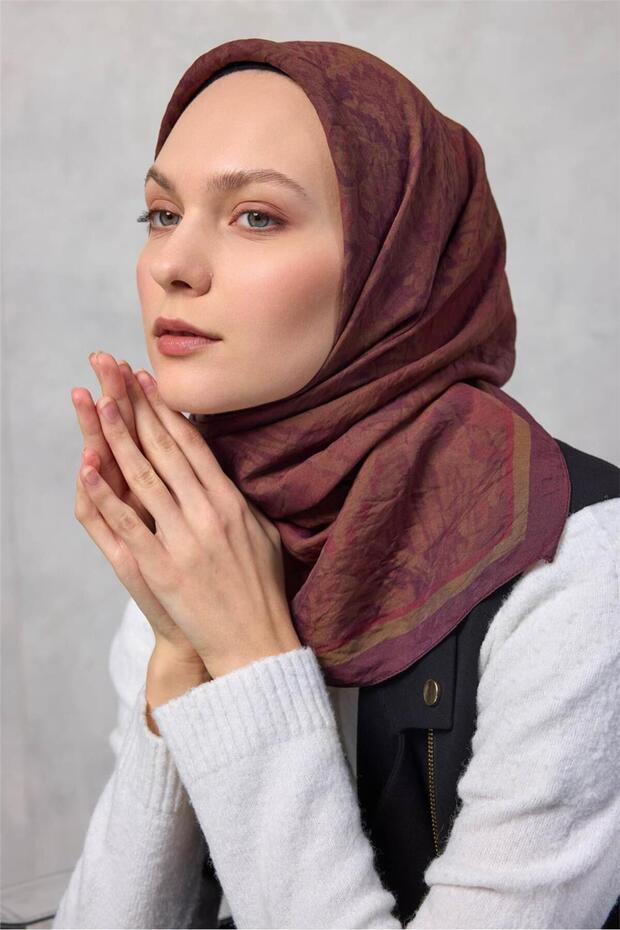 وشاح فيسكوز فيلورا للفصول الأربعة بنمط مختلط بلون الكرز والبرقوق 90×90