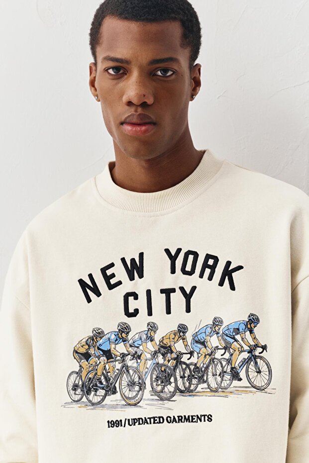 Bisikletçi grafik baskılı sweatshirt - 4