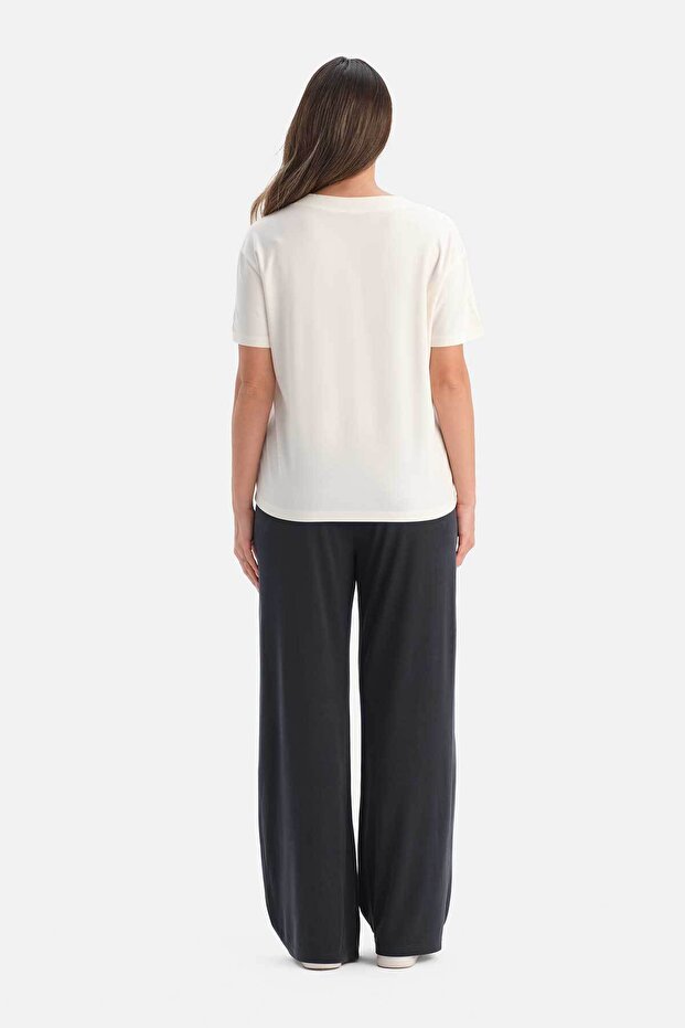 Ekru V Yaka Tişört - 2