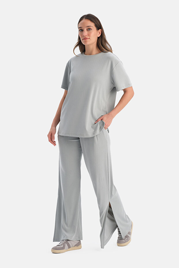 GENİŞ YAKA TİŞÖRT - 4