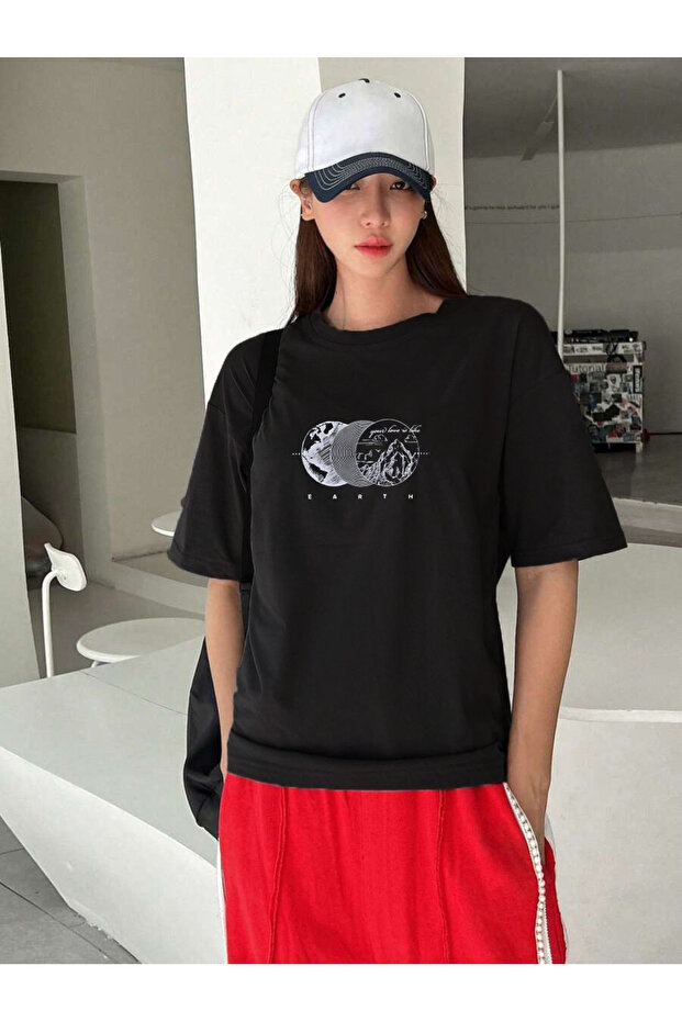 تيشيرت للجنسين بتصميم الأرض مطبوع