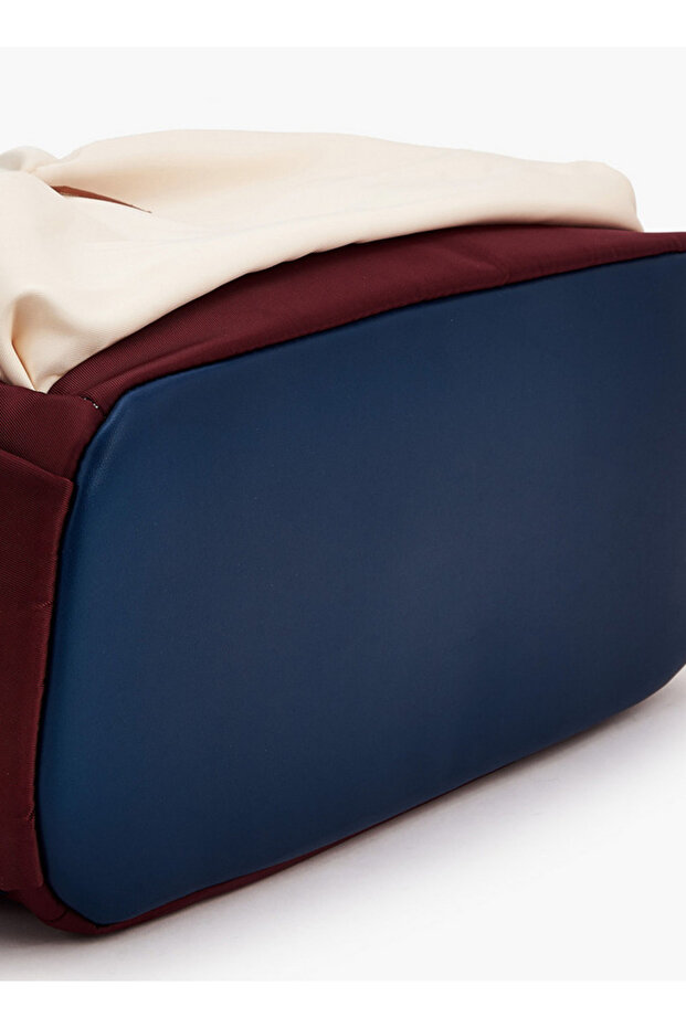 حقيبة ظهر من النايلون بألوان متداخلة مع أحزمة قابلة للتعديل - 7