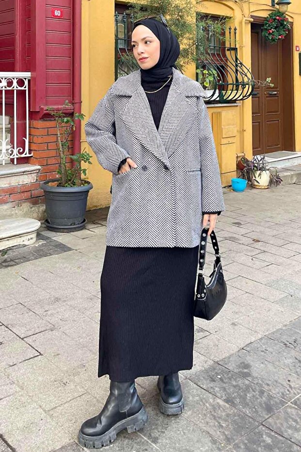 Zigzag Pattern Herringbone Coat Black and White