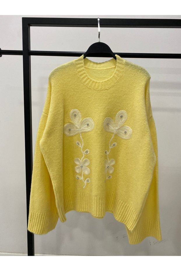 Women's Yellow Stone Embroidered Crew Neck Knit Sweater 12127
