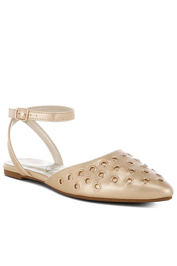 Women Metallic Eyelet Detail Flat Sandals in Gold