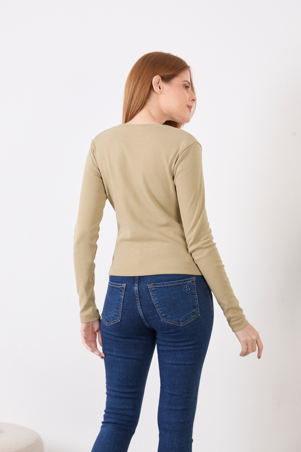 بدلة بياقة مزينة بالدبابيس - 7