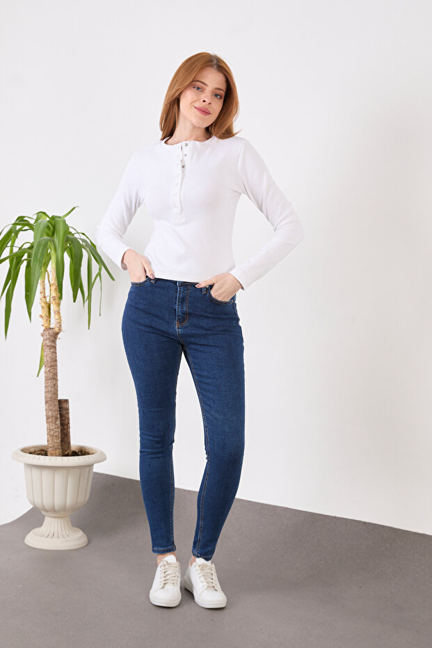 بدلة بياقة مزينة بالدبابيس - 3