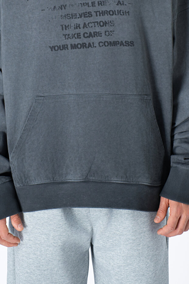 MORAL hoodie with a front design - 3