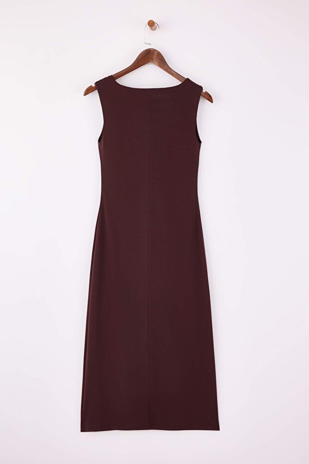 Koyu Kahverengi Bodycon Asimetrik Yaka Aksesuar Detaylı Maxi Esnek Örme Elbise TWOSS26EL00026 - 7