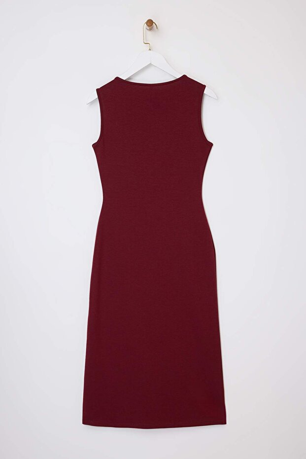 Bordo Bodycon Havuz Yaka Kolsuz Aksesuar Detaylı Midi İnterlok Örme Elbise TWOSS26EL00015 - 6
