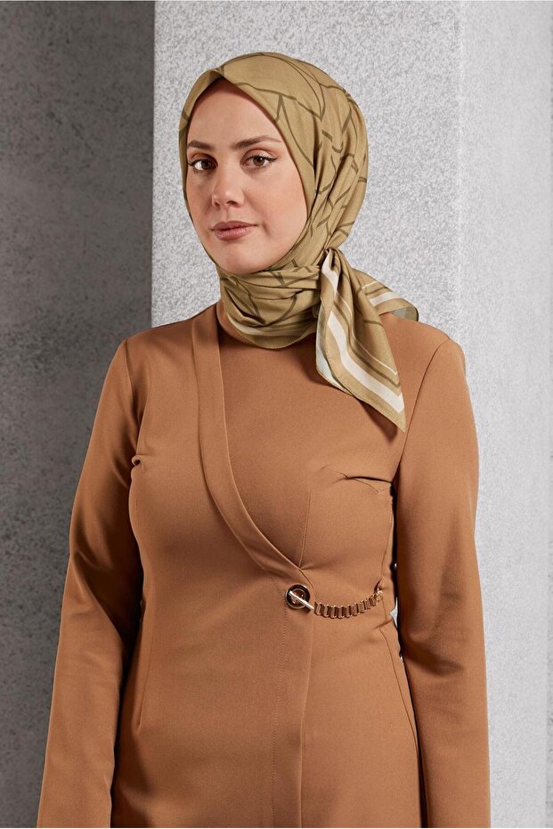 وشاح ألفينا منقوش 8507