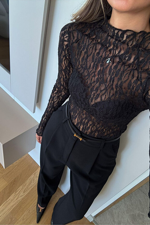 ÁLLÓGALLÉROS, ÁTLÁTSZÓ RÉSZLETEK KÖRNYEZETÉBEN KÉSZÜLT BLÚZ - 2