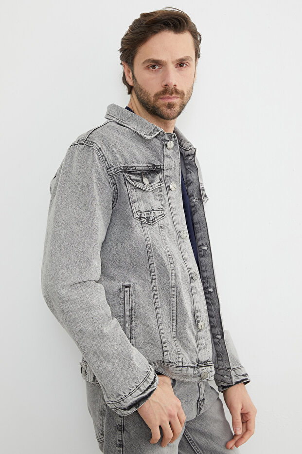 سترة من الدنيم بجيوب وأزرار - 6